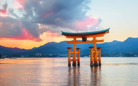 Japonia Express z DiscoverAsia najlepsze wycieczki do Japonii (22) Hiroszima Miyajima tori.jpg